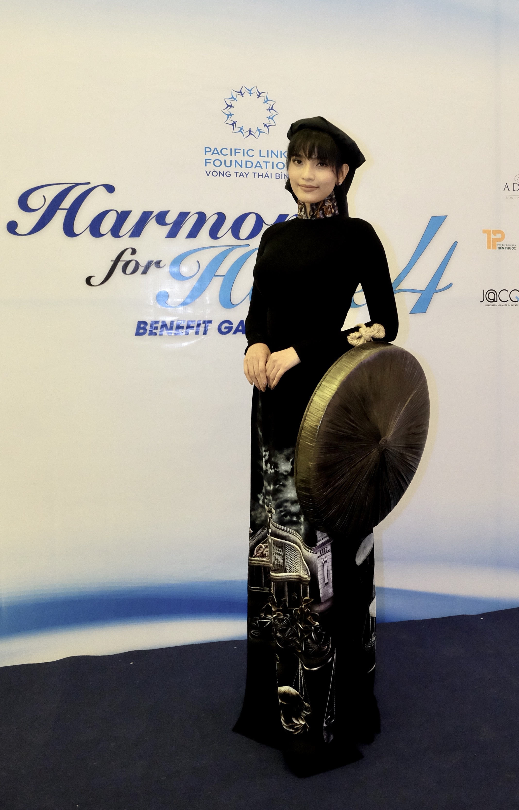 Le Quyen dong gop 11.000 USD anh 7