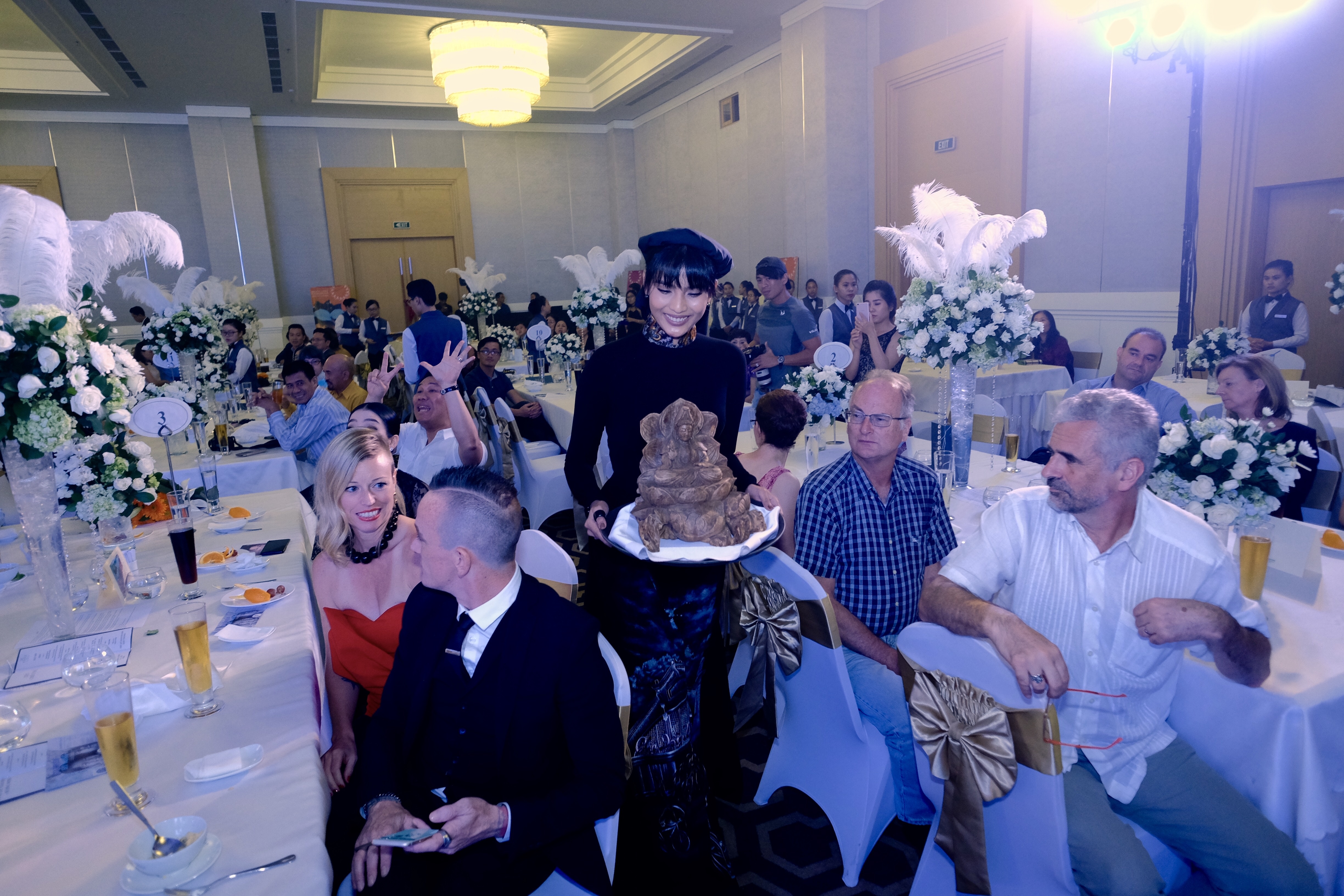 Le Quyen dong gop 11.000 USD anh 8