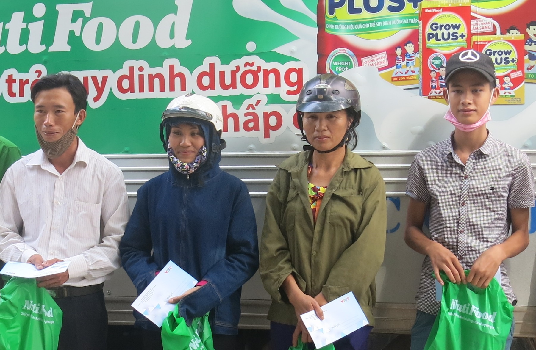 NutiFood danh hon 9 ty dong cuu tro nguoi dan vung lu hinh anh