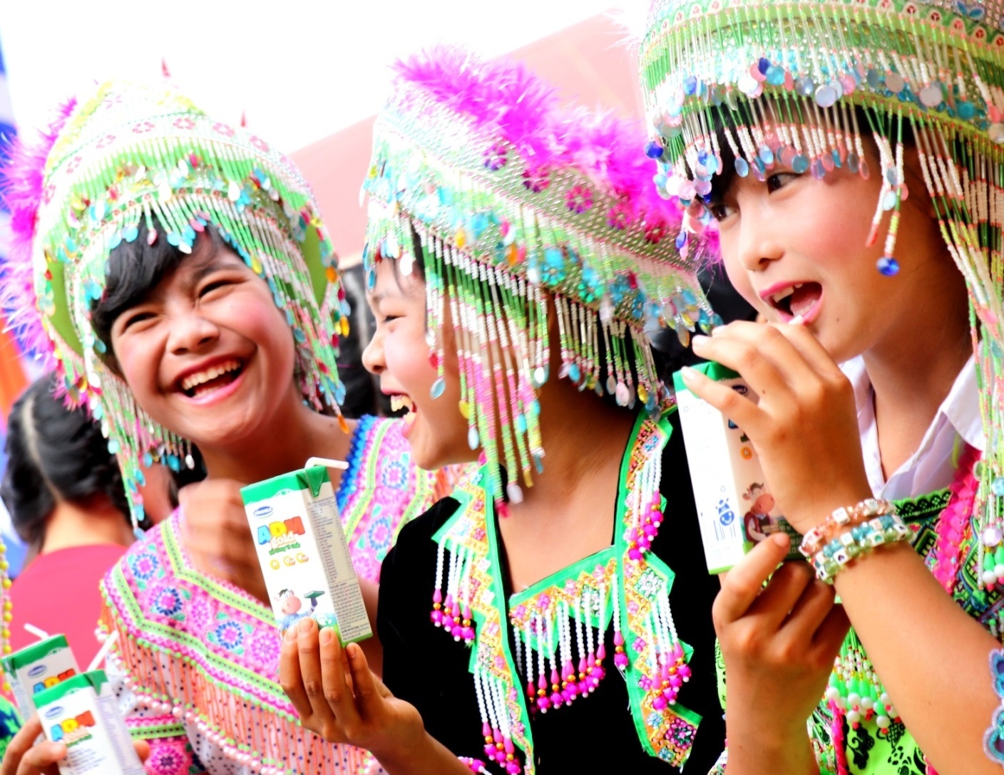 Vinamilk mang 'Sua hoc duong' den voi tre em Dak Nong hinh anh