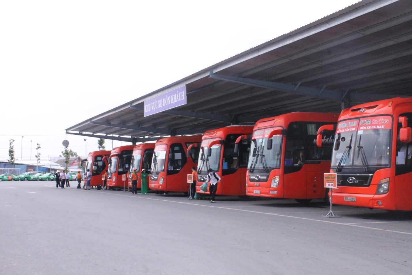 Di xe Phuong Trang, trung Mitsubishi Attrage hinh anh