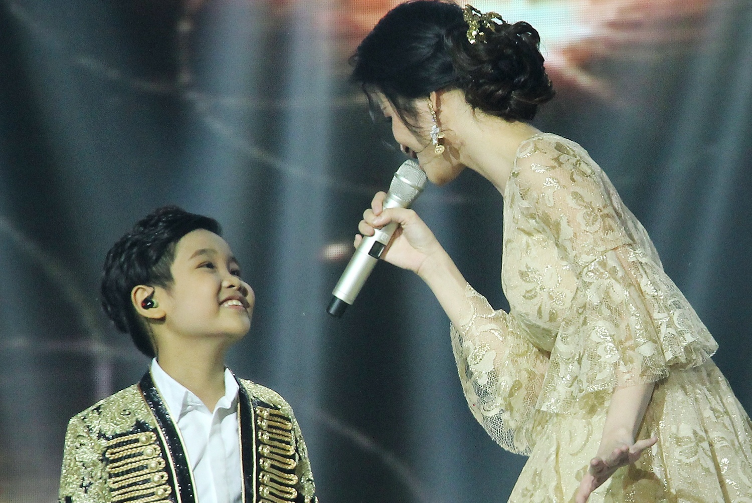 Dong Nhi cung hoc tro keu goi doi mu bao hiem an toan hinh anh