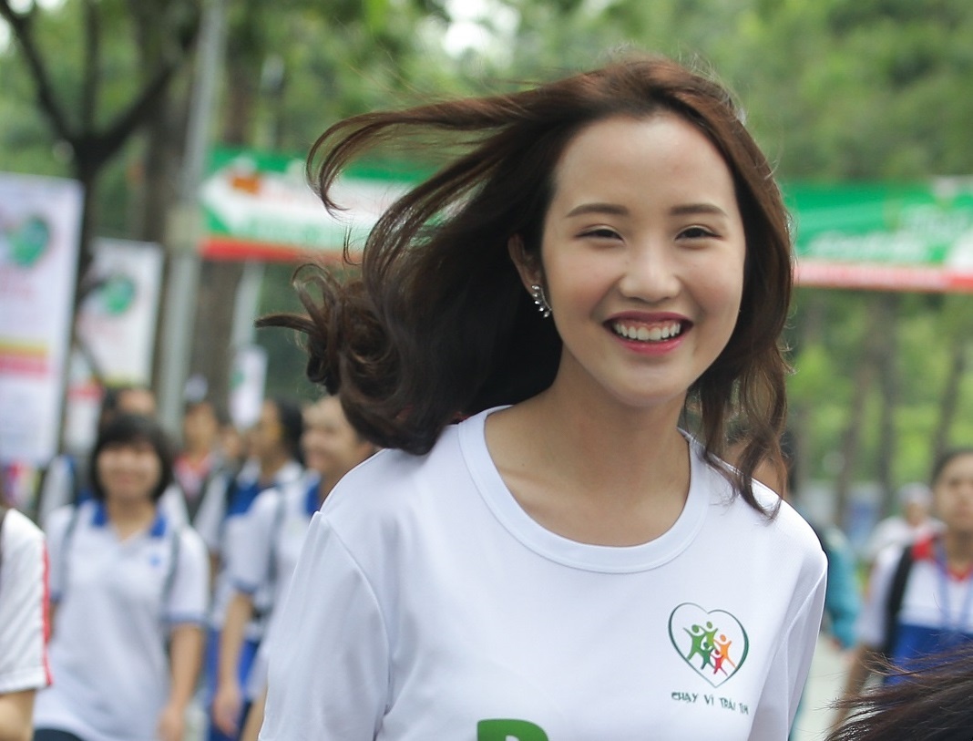 Gioi tre hao huc cung sao Viet chay bo giup tre em benh tim hinh anh