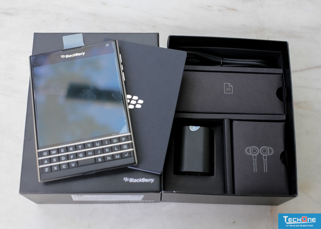 BlackBerry Passport anh 2