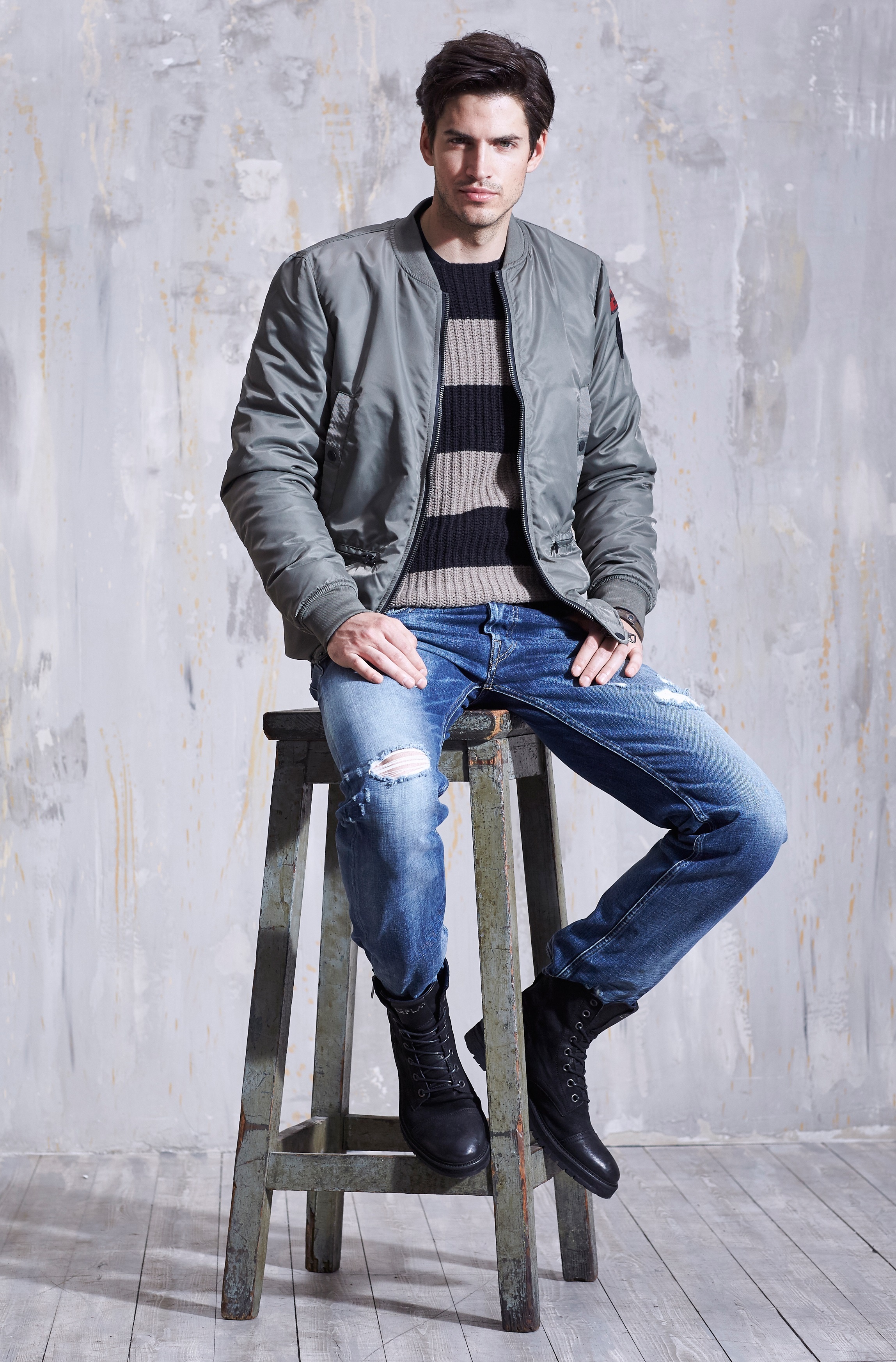 Black Friday,  Hoang Phuc anh 3