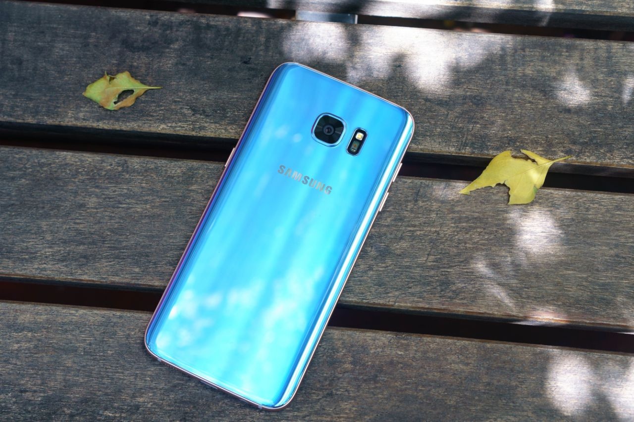 Galaxy S7 edge xanh coral gay an tuong manh voi nguoi dung hinh anh