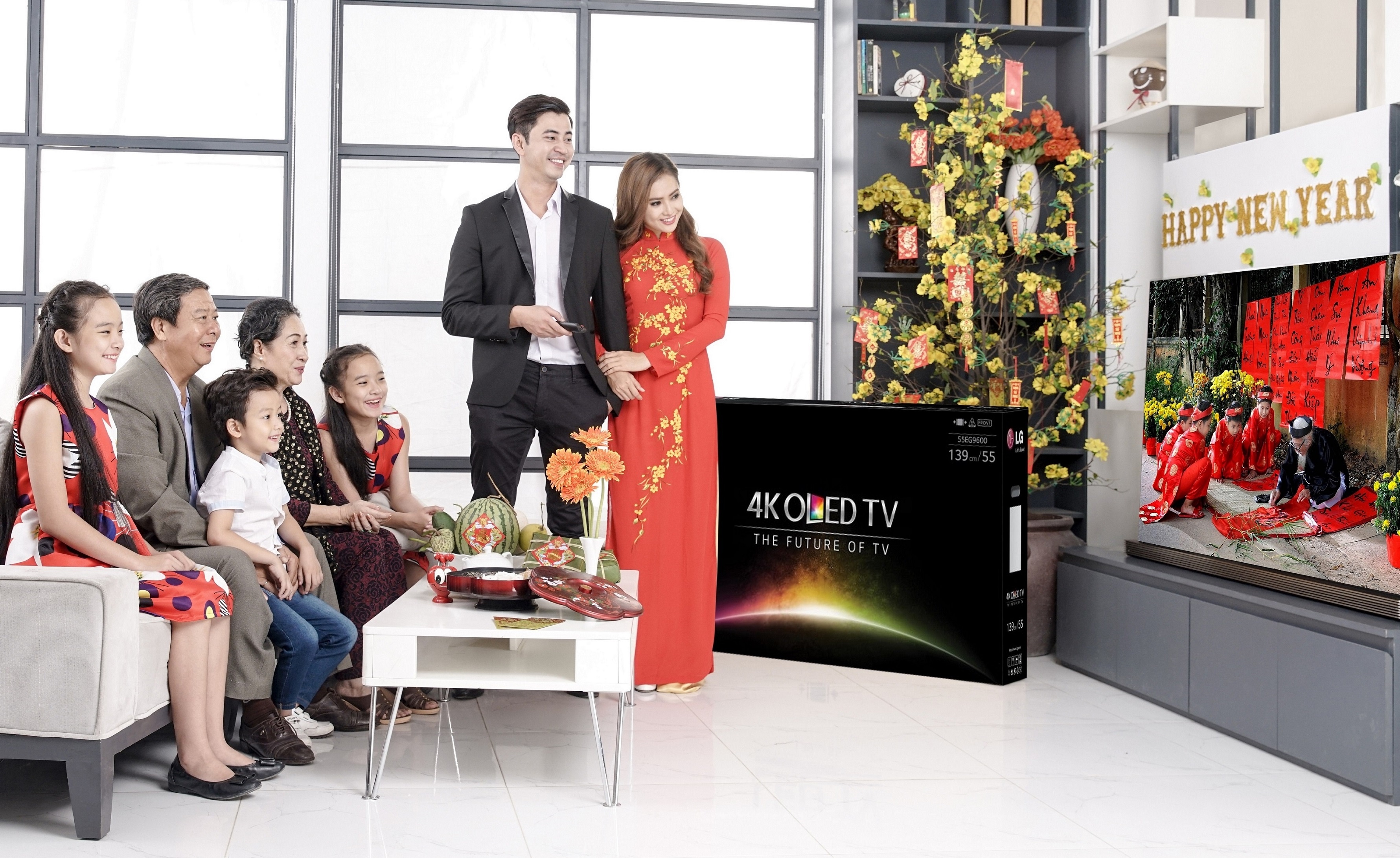 LG day manh mang TV vao cuoi nam hinh anh