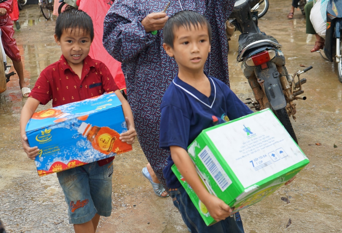 Tan Hiep Phat ho tro nguoi dan Quang Binh sau 'lu kep' hinh anh
