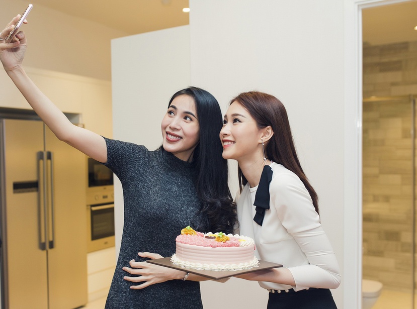 Dang Thu Thao bat ngo to chuc sinh nhat cho ca si Thuy Tien hinh anh