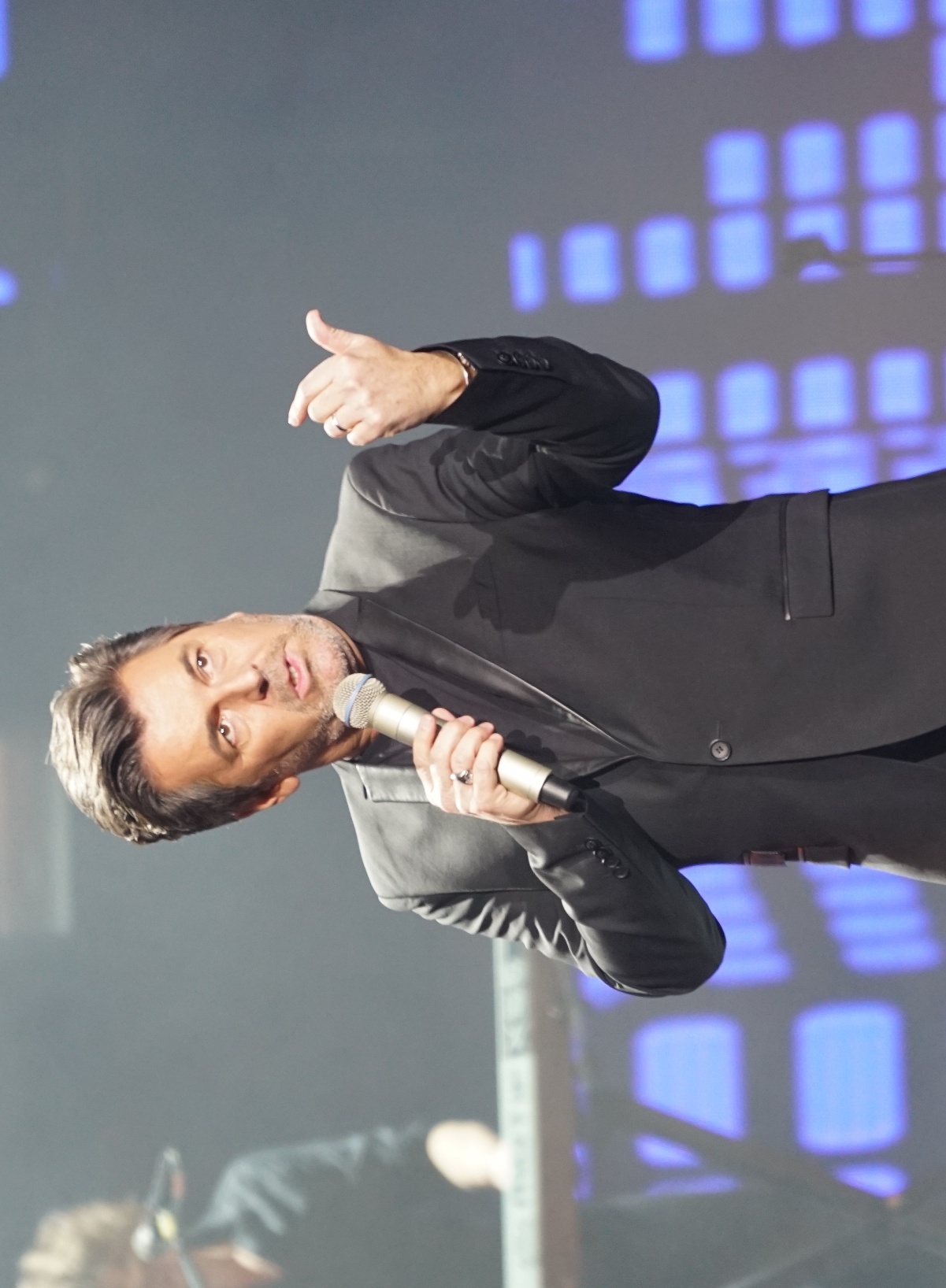 Lac vao san disco khong lo cung Thomas Anders hinh anh