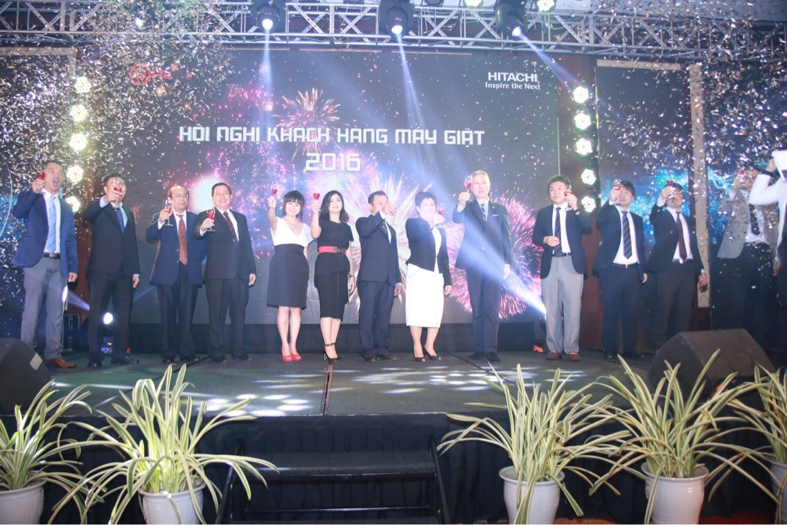 may giat Hitachi anh 3