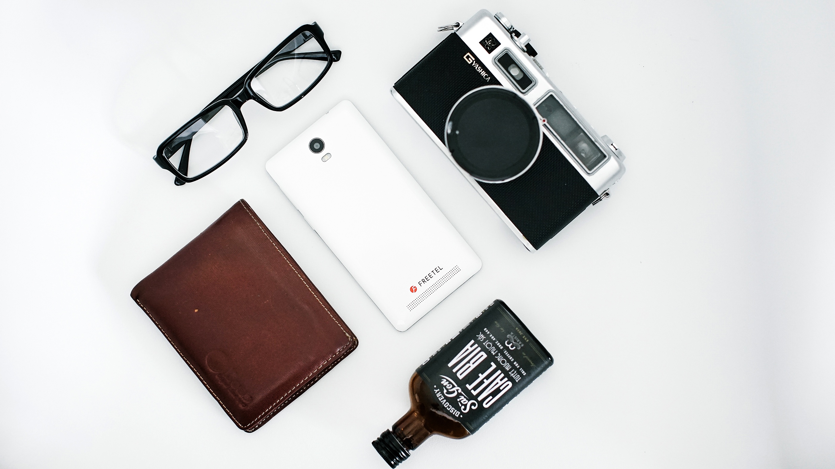 Priori 3S: Smartphone Nhat Ban pin 4.000 mAh, ket noi 4G hinh anh