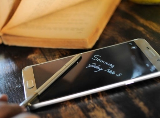 Nhung mau dien thoai dang tien trong tam gia 2-8 trieu dong hinh anh