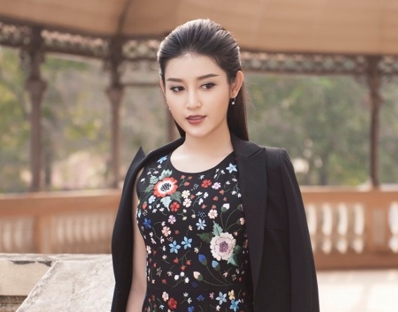 A hau Huyen My thanh lich trong thiet ke cua Helene Hoai hinh anh