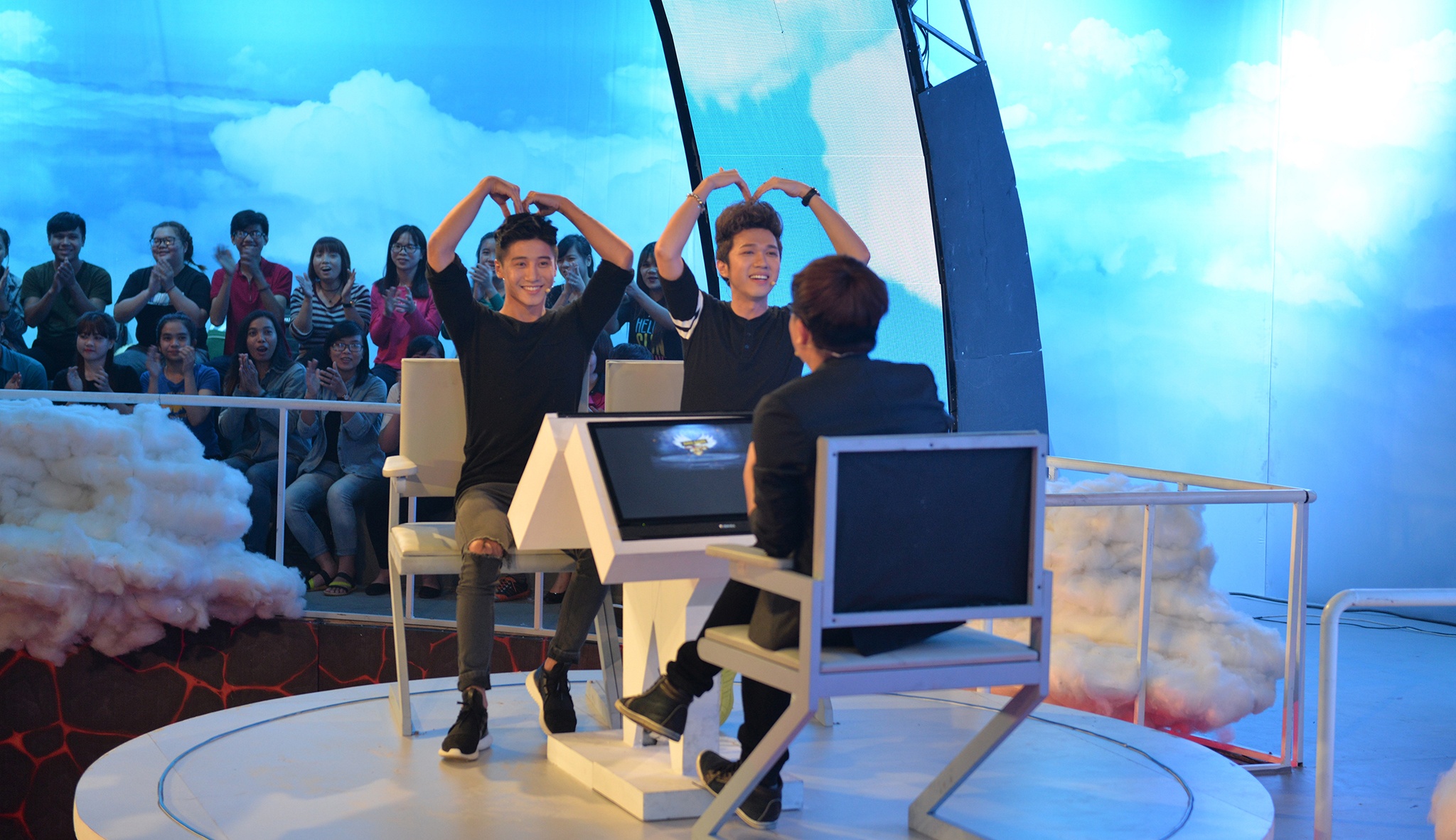 Dai Nghia va Le Khanh thu thach Minh Xu anh 1