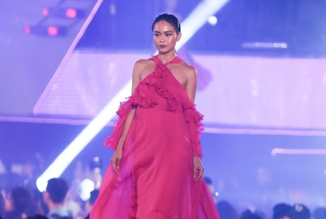 6 quan quan Next Top Model tu tin sai buoc tren san dien hinh anh