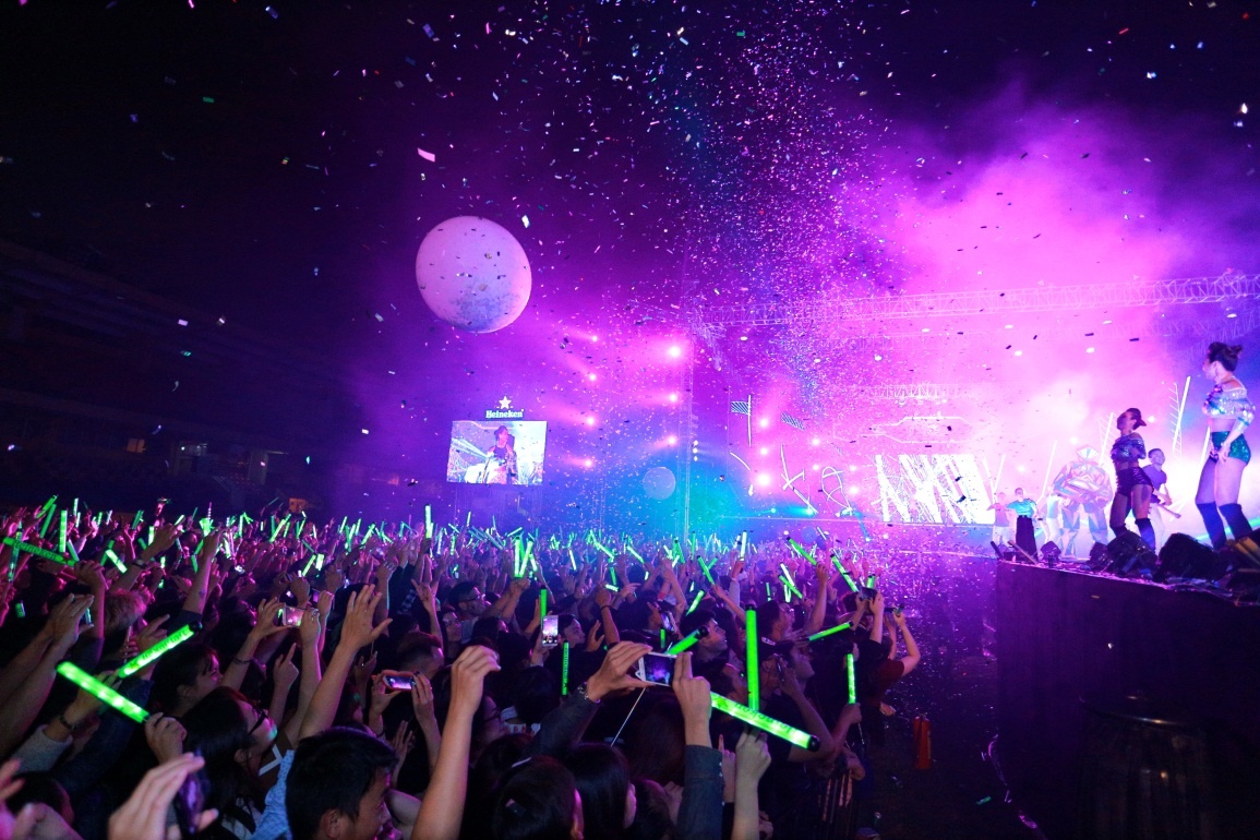 DJ Danny Avila: 'Toi bat ngo voi su hung phan cua fan Viet' hinh anh