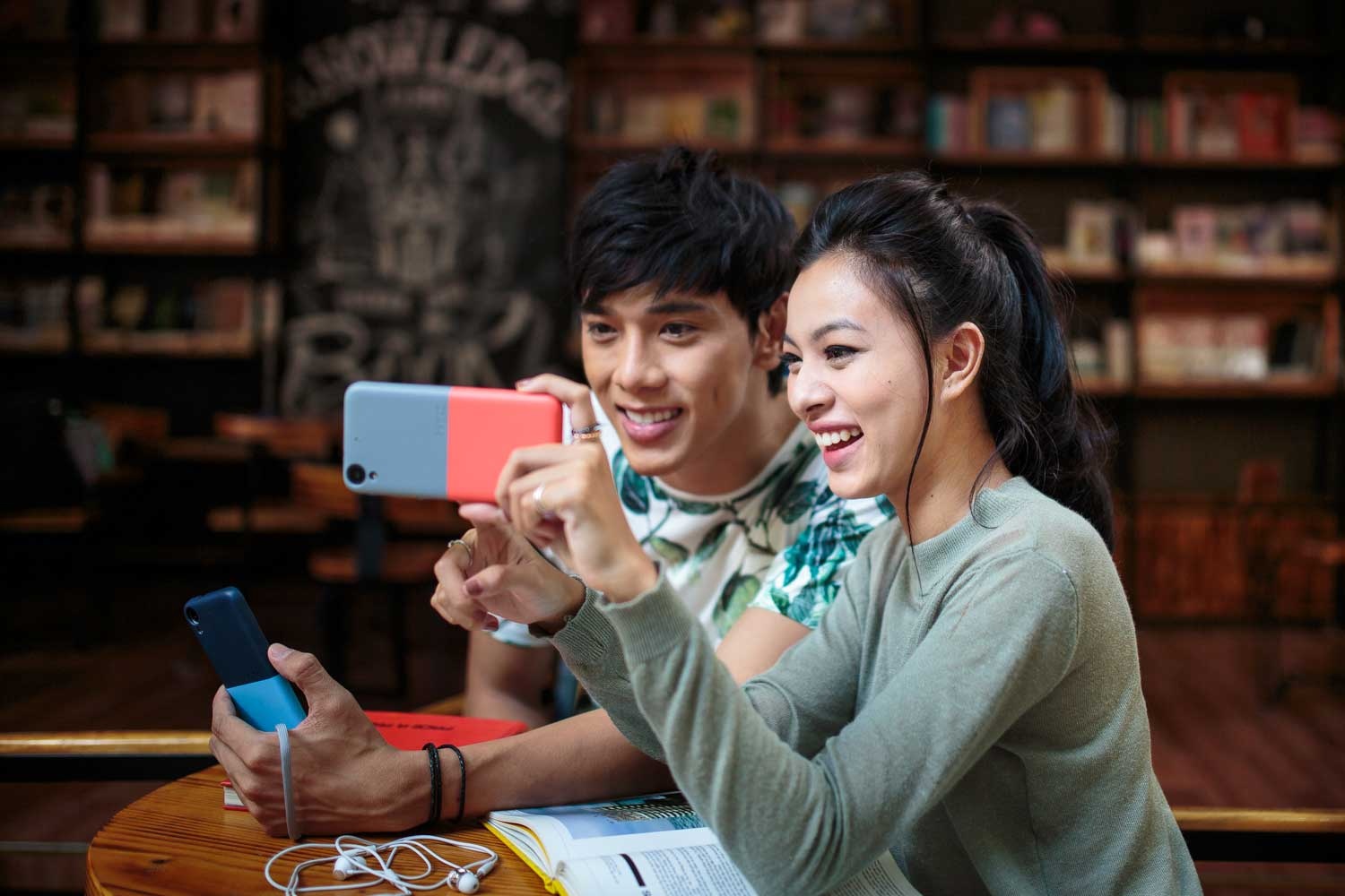 smartphone HTC giá tốt ảnh 4 smartphone HTC gia tot anh 4