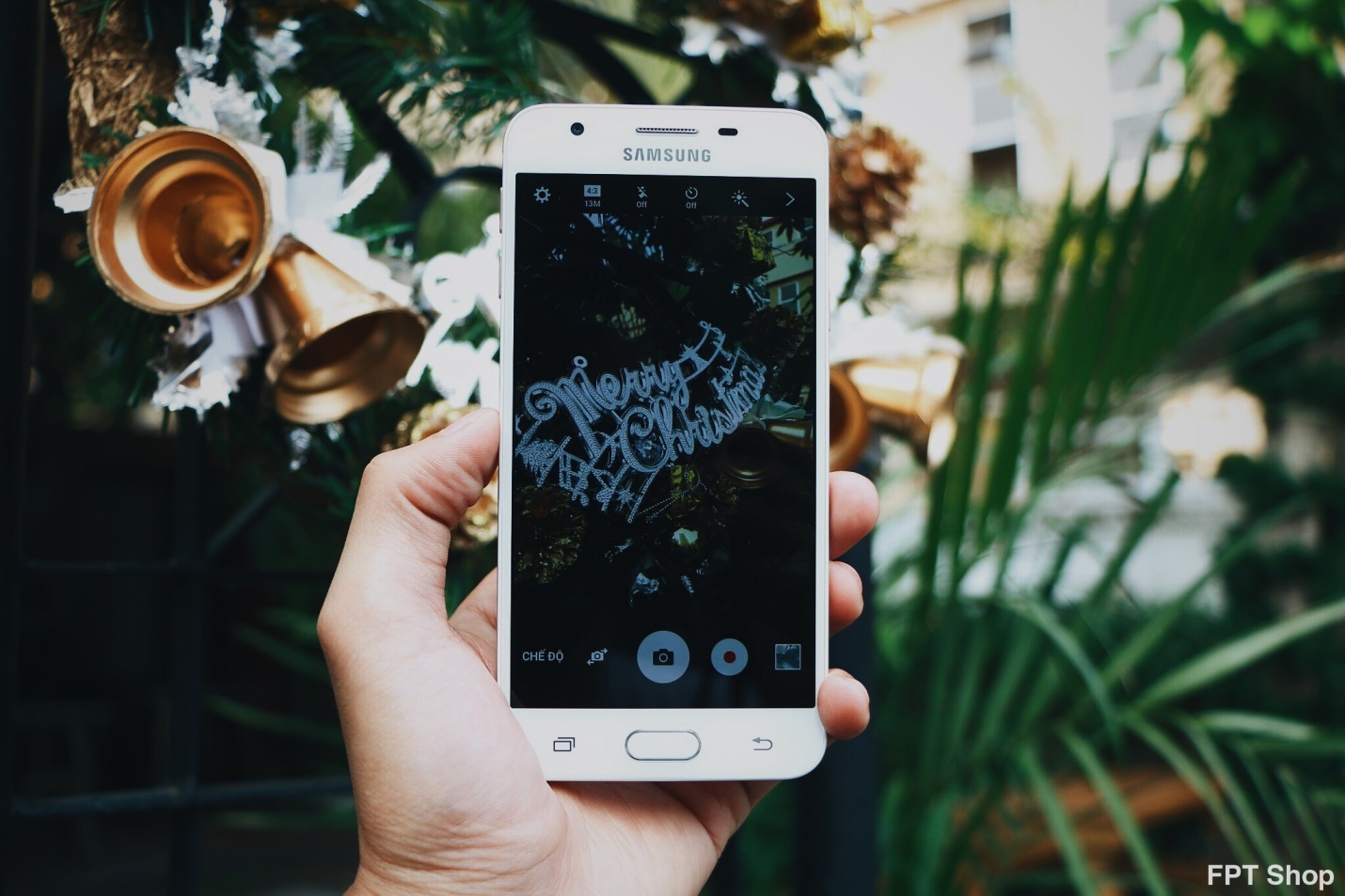 Dat Galaxy J5 Prime tai FPT Shop, co hoi trung Honda Vision hinh anh