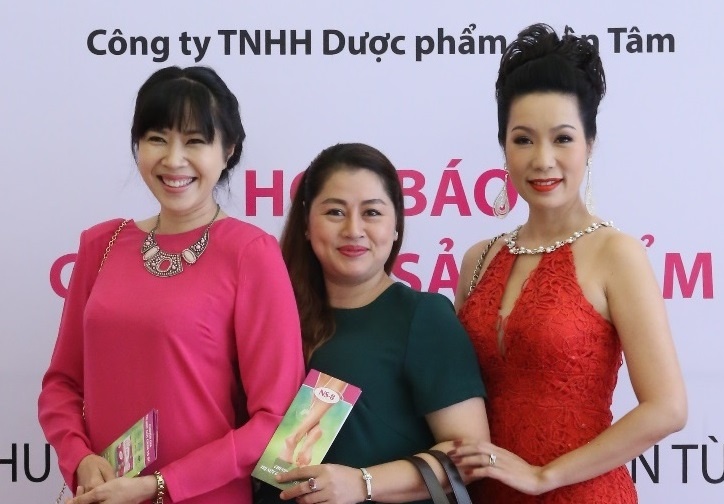 Trinh Kim Chi, Quynh Hoa rang ro tai su kien ra mat my pham hinh anh