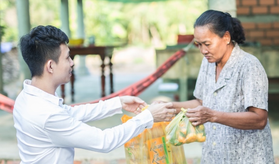 Doanh nhan Minh 'nhua' gian di di tu thien tai Long An hinh anh