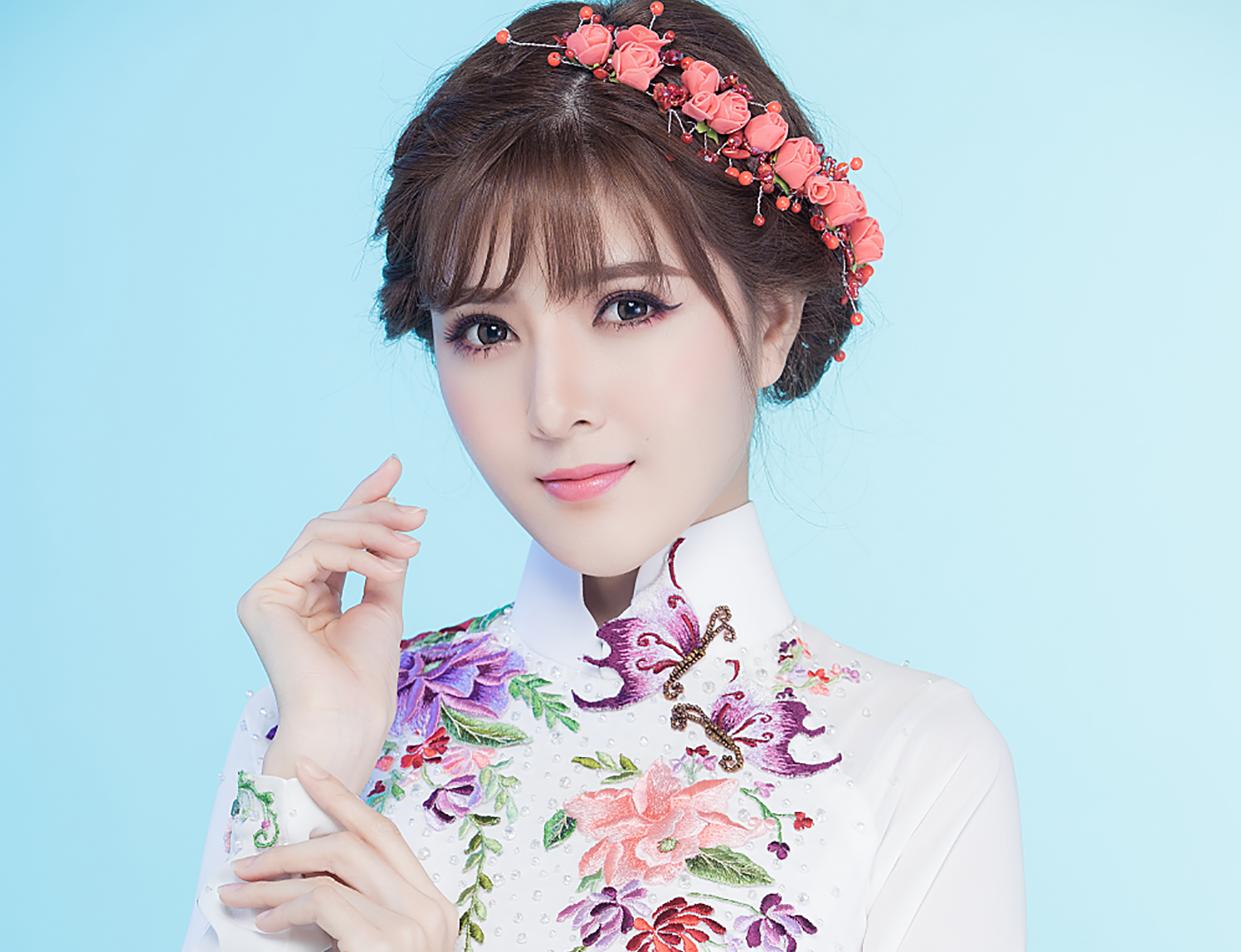 Lilly Luta tuoi tre trong thiet ke ao dai xuan hinh anh