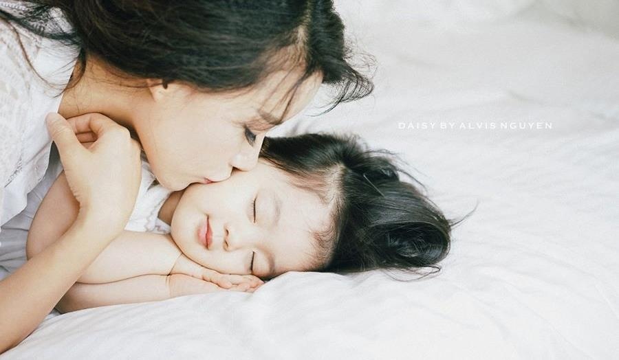 MC Minh Trang: 'Cha me can nho lich tiem chung cho con' hinh anh