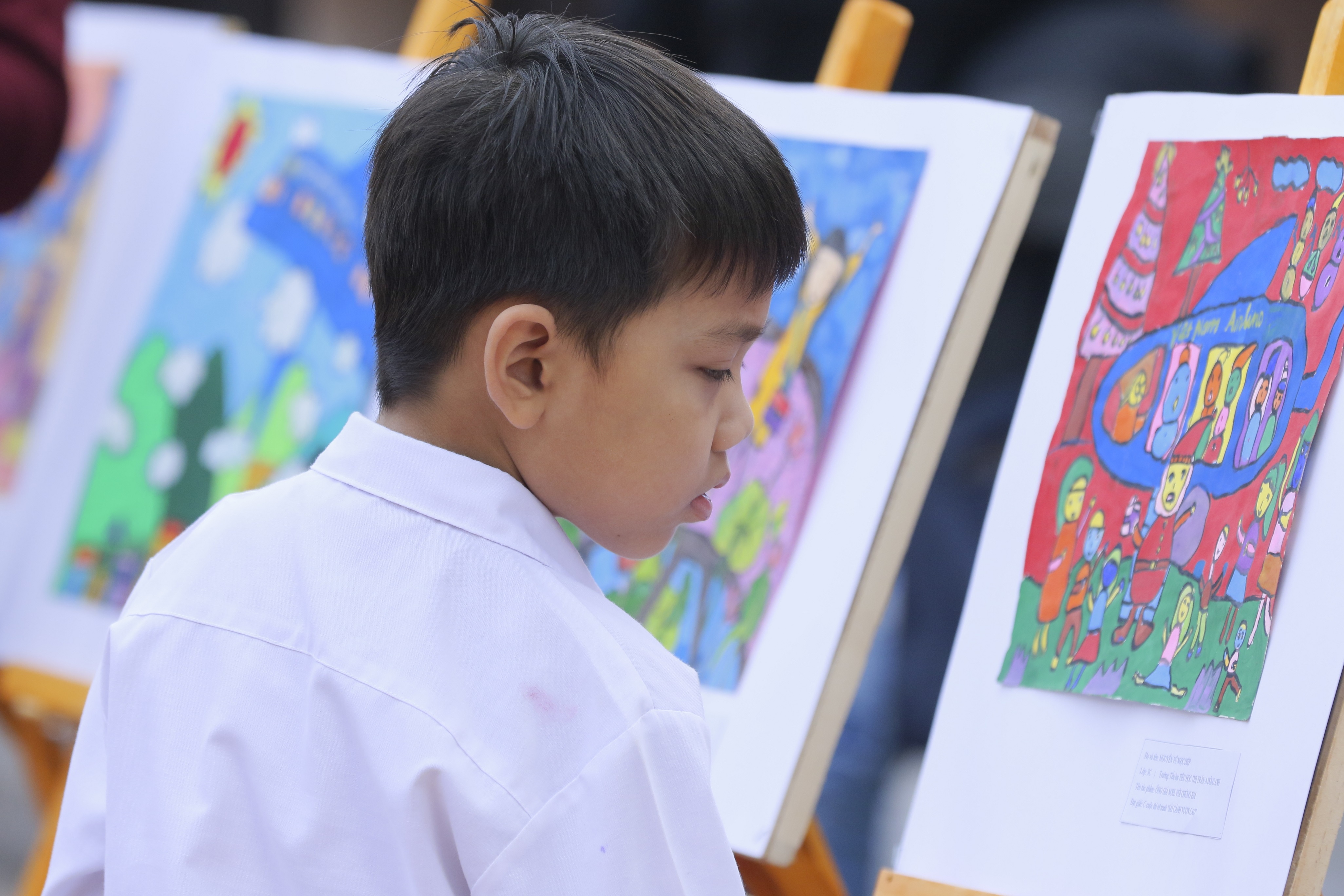 Trien lam my thuat cho hoc sinh 700 truong tieu hoc HN hinh anh