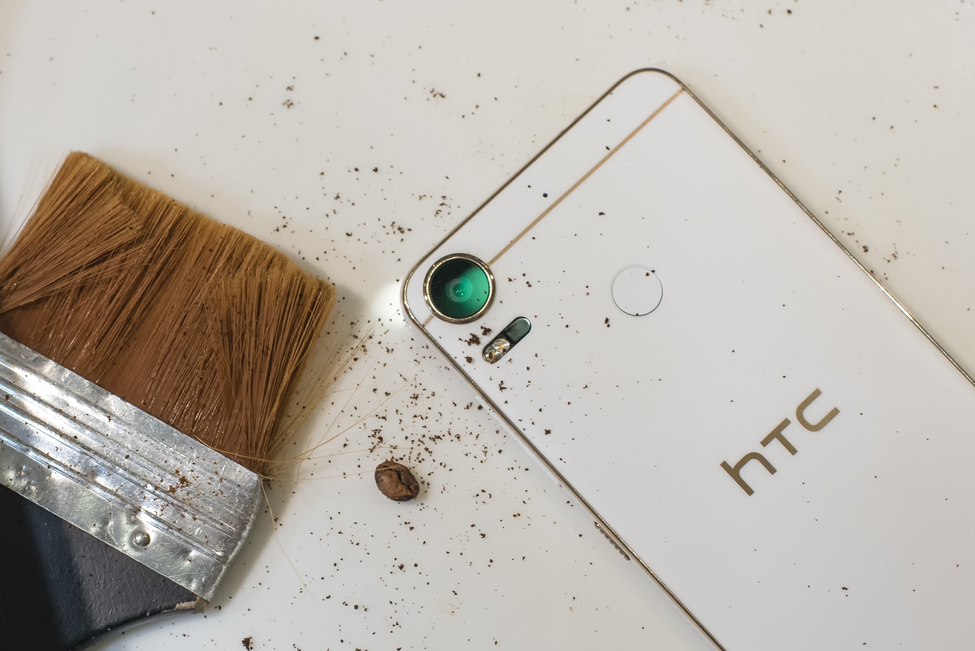 HTC Desire 10 Pro: Smartphone tam trung RAM 4 GB hinh anh