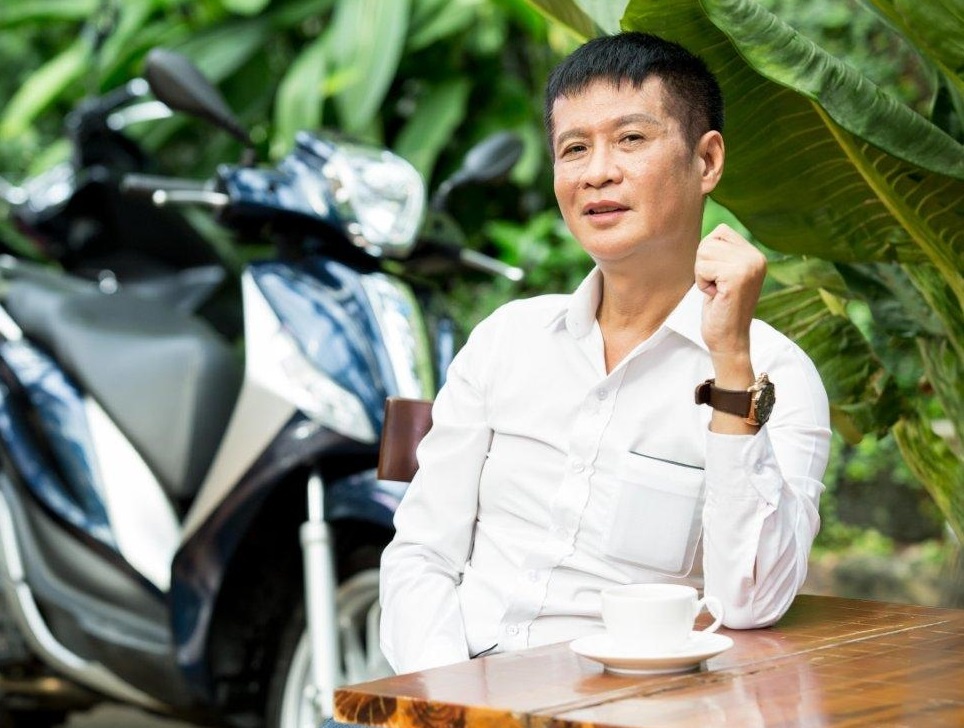 Dao dien Le Hoang: Sam oto nhung van 'chung than' xe may hinh anh