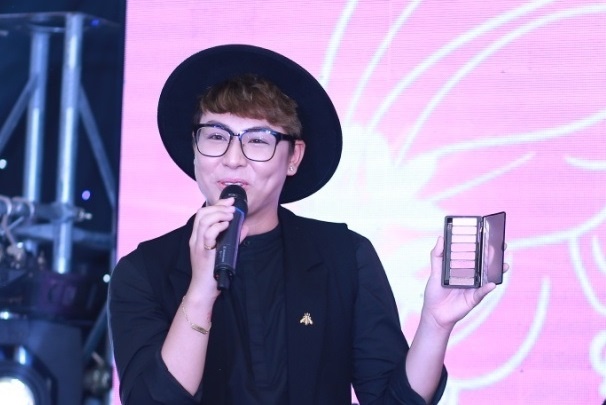 Beauty blogger Ha thanh hoi ngo trong 'Winter Makeover' hinh anh