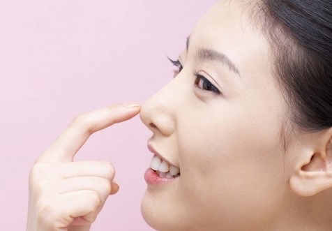 Nguy co hoai tu khi not mun la xuat hien tren mui hinh anh