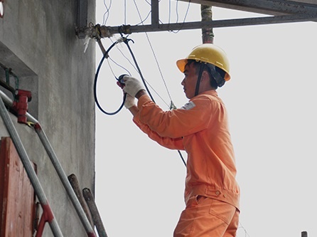 EVN HANOI tri an khach hang bang nhung viec lam thiet thuc hinh anh