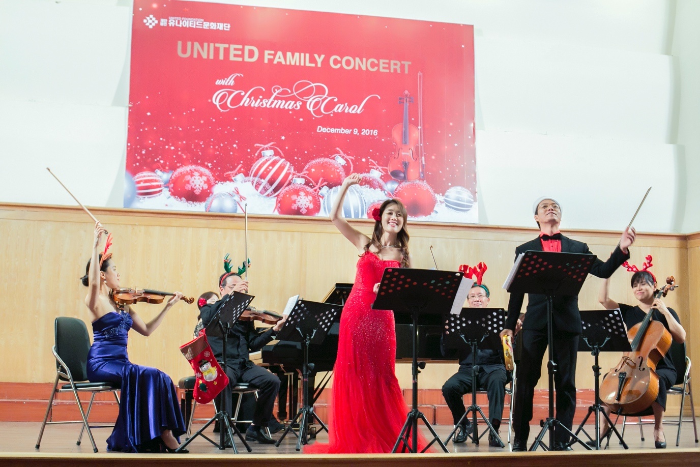 nghe si Viet va Han thang hoa voi nhac co dien anh 1