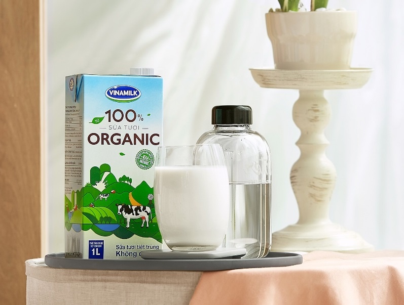 Vinamilk tien phong san xuat sua tuoi 100% organic tai VN hinh anh
