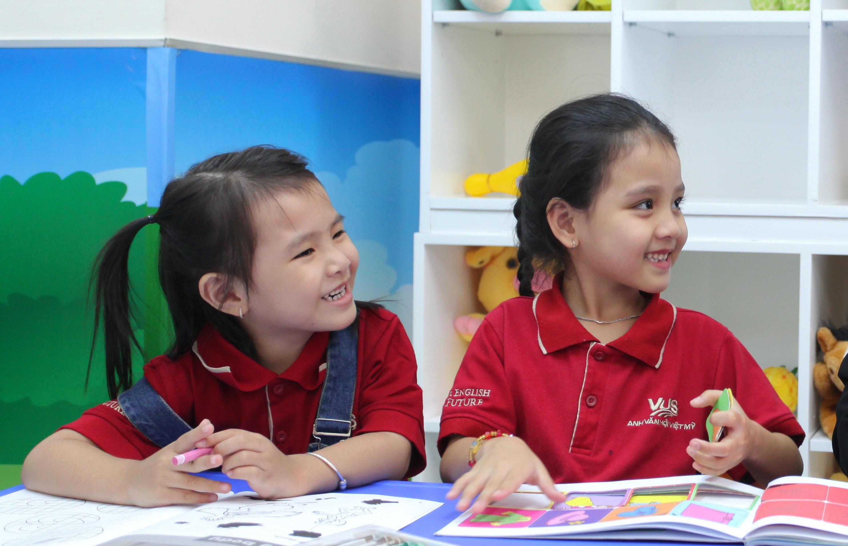 Loi ich cua viec hoc tieng Anh som o tre mau giao hinh anh