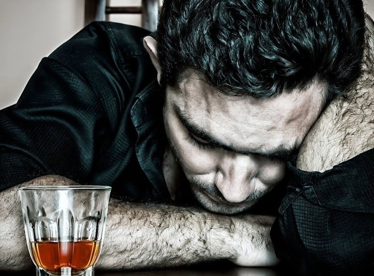 Ruou lam tang nguy co khoi phat benh vay nen hinh anh