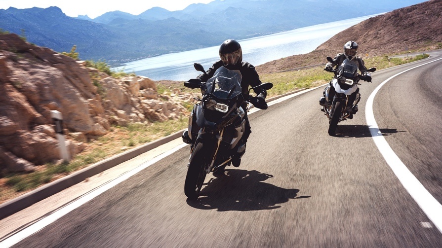 4 mau moto BMW hut khach anh 1