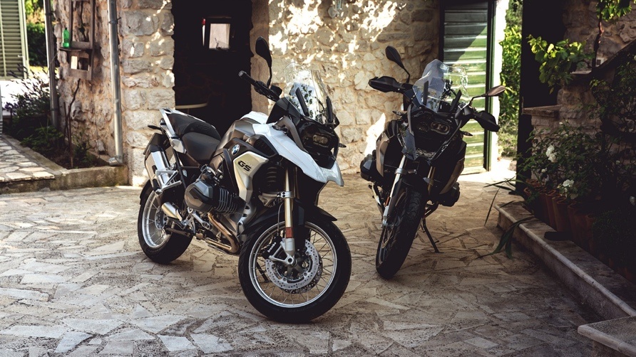 4 mau moto BMW hut khach anh 2