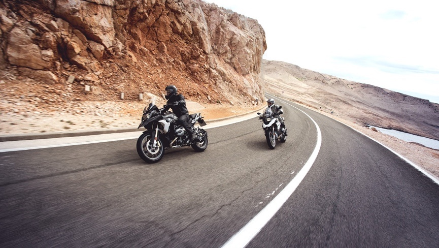 4 mau moto BMW hut khach anh 4