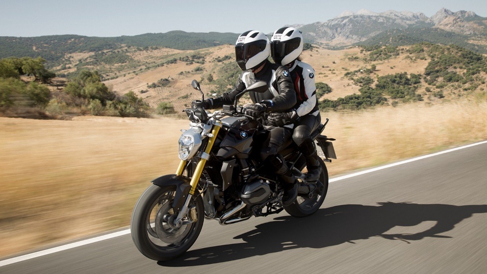 4 mau moto BMW hut khach anh 8