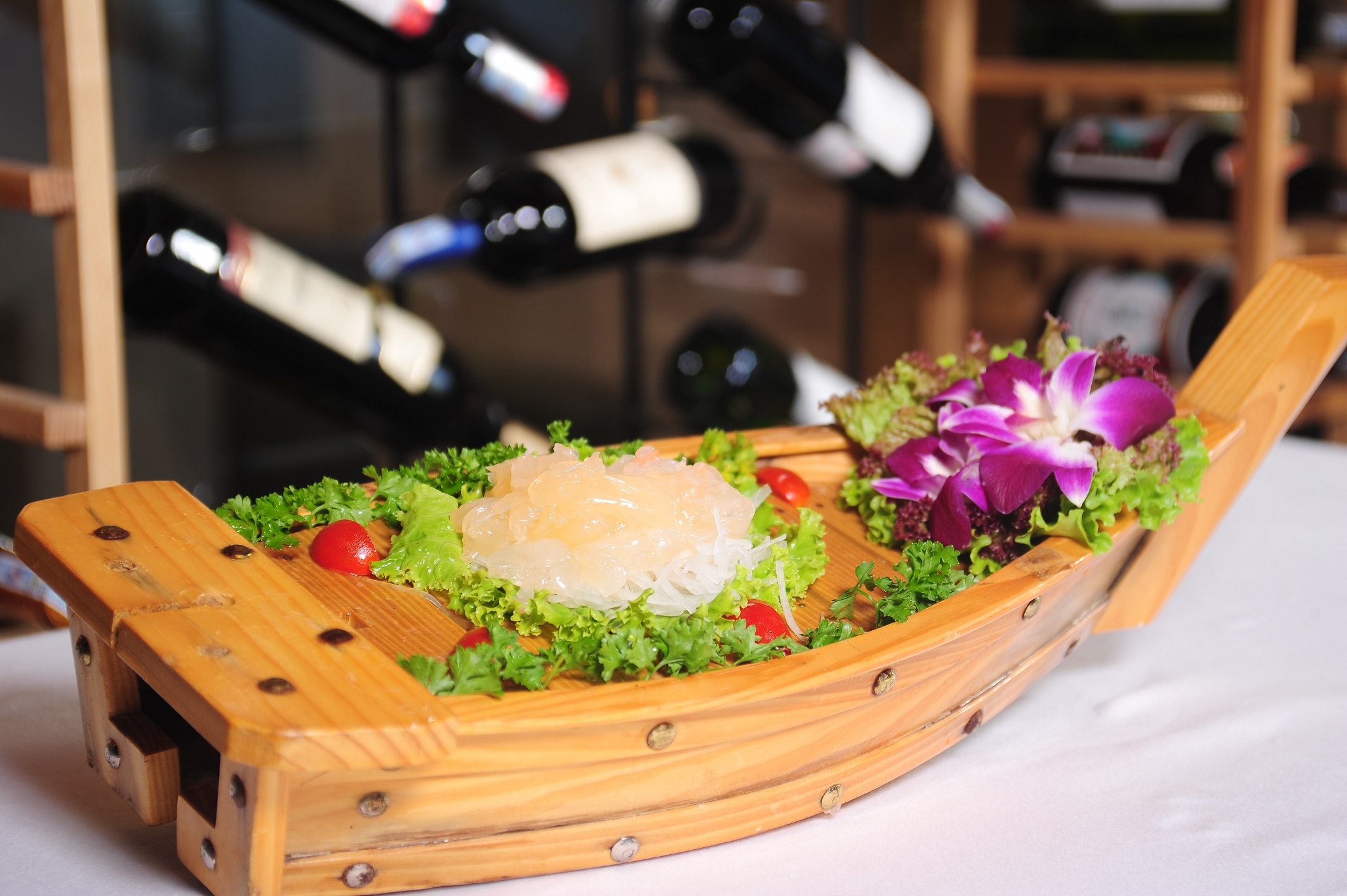 Nha hang Tom hum anh 4