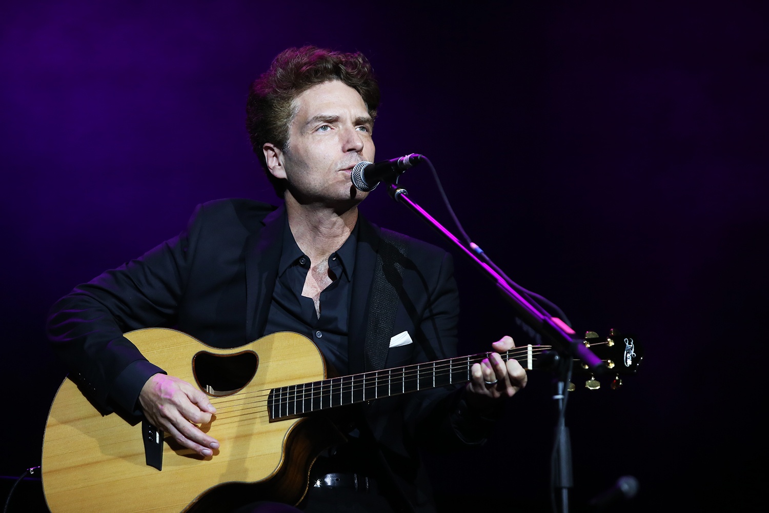 Khoanh khac lang tu cua Richard Marx tren san khau thu do hinh anh