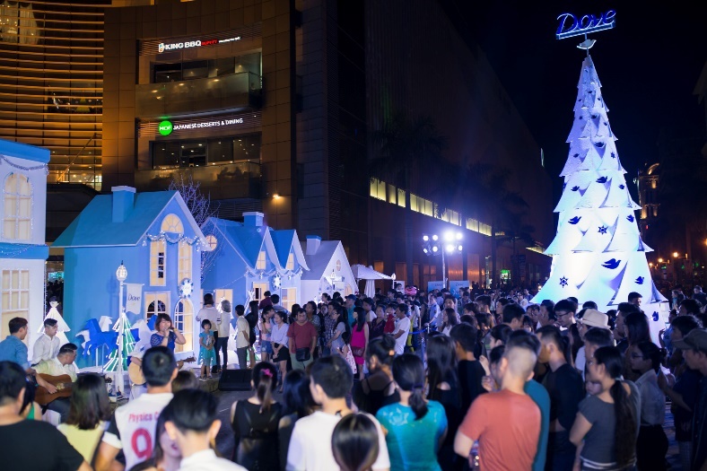 ngoi lang Giang sinh thu hut ban tre anh 1