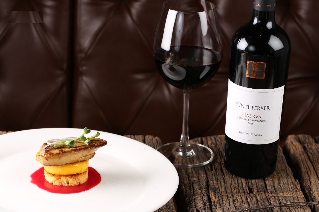 Don Giang sinh voi thuc don chuan Au tai Steakout hinh anh