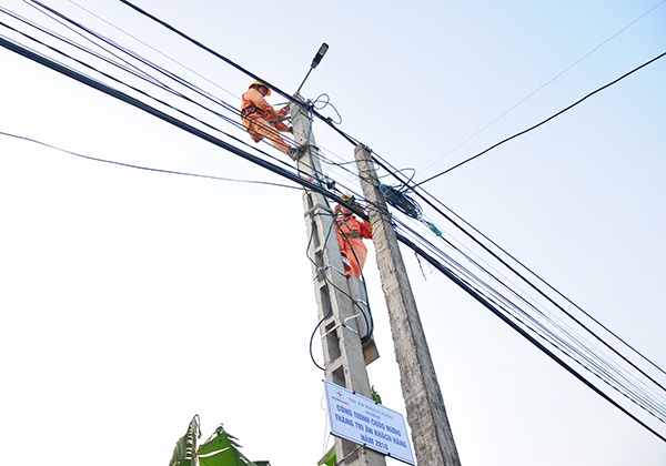 EVN HANOI đẩy mạnh công tác an sinh xã hội ảnh 2 EVN HANOI day manh cong tac an sinh xa hoi anh 2