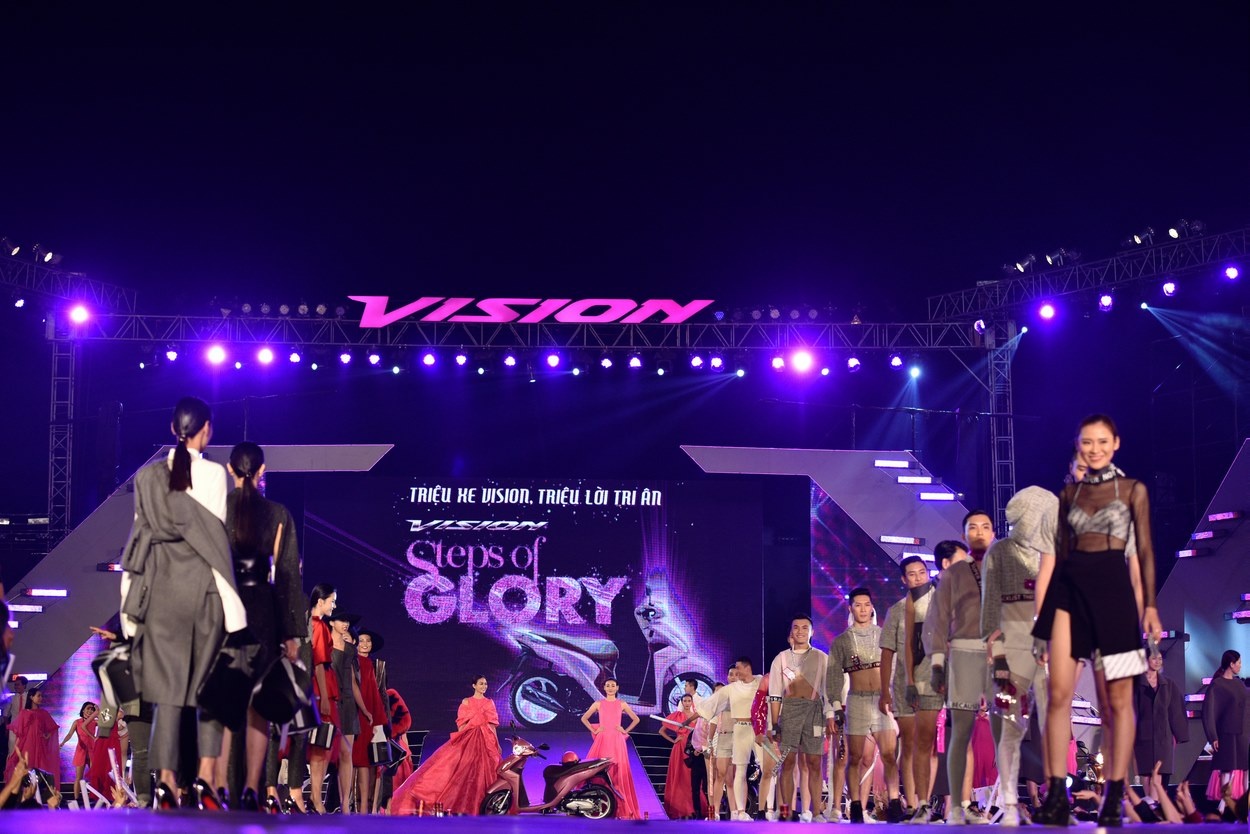 Vision - Steps of Glory anh 1