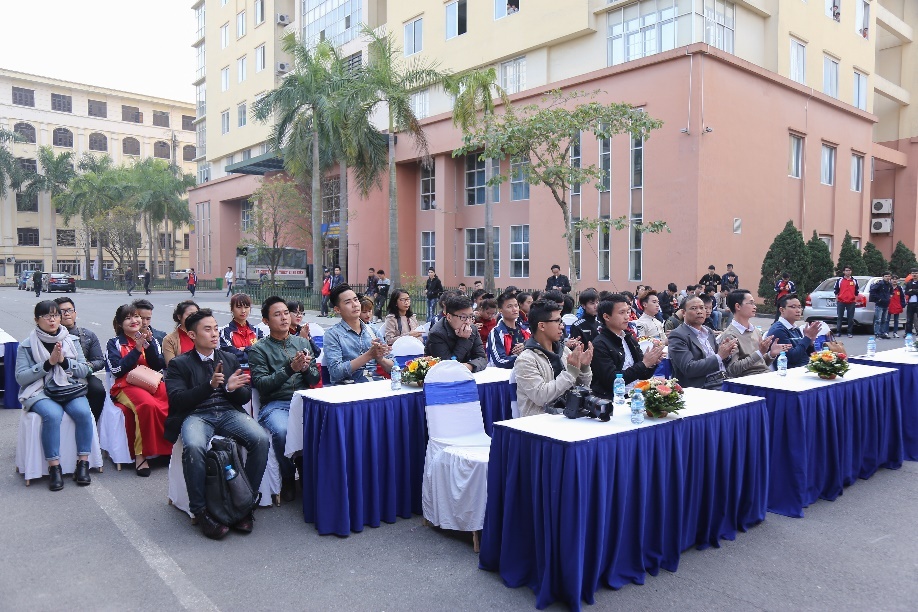 MobiFone,  Hanh trang sinh vien 2016 anh 1