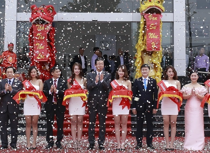 Honda khai truong dai ly oto dat chuan thu 17 tai Viet Tri hinh anh