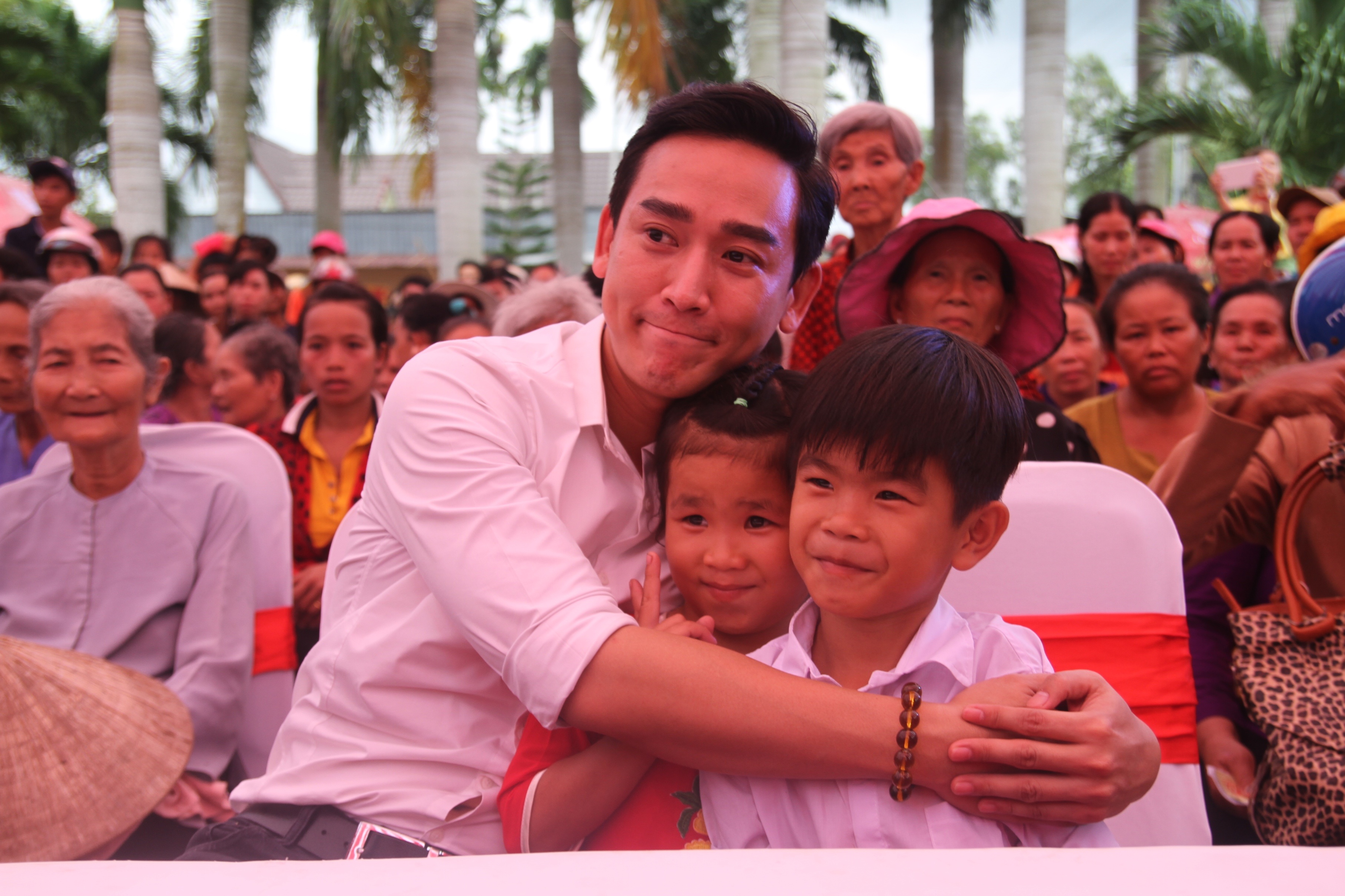 Hua Vi Van gian di ve Ca Mau trao qua Tet anh 9